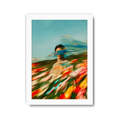 تابلو تکی راویتا طرح دختر در میان گل‌های رنگی - Girl Among Colorful Flowers کد 3969