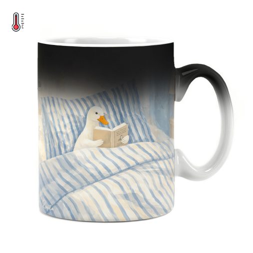 ماگ حرارتی راویتا طرح اردک کتاب‌خوان در تخت خواب - Reading Duck in Bed کد 3967